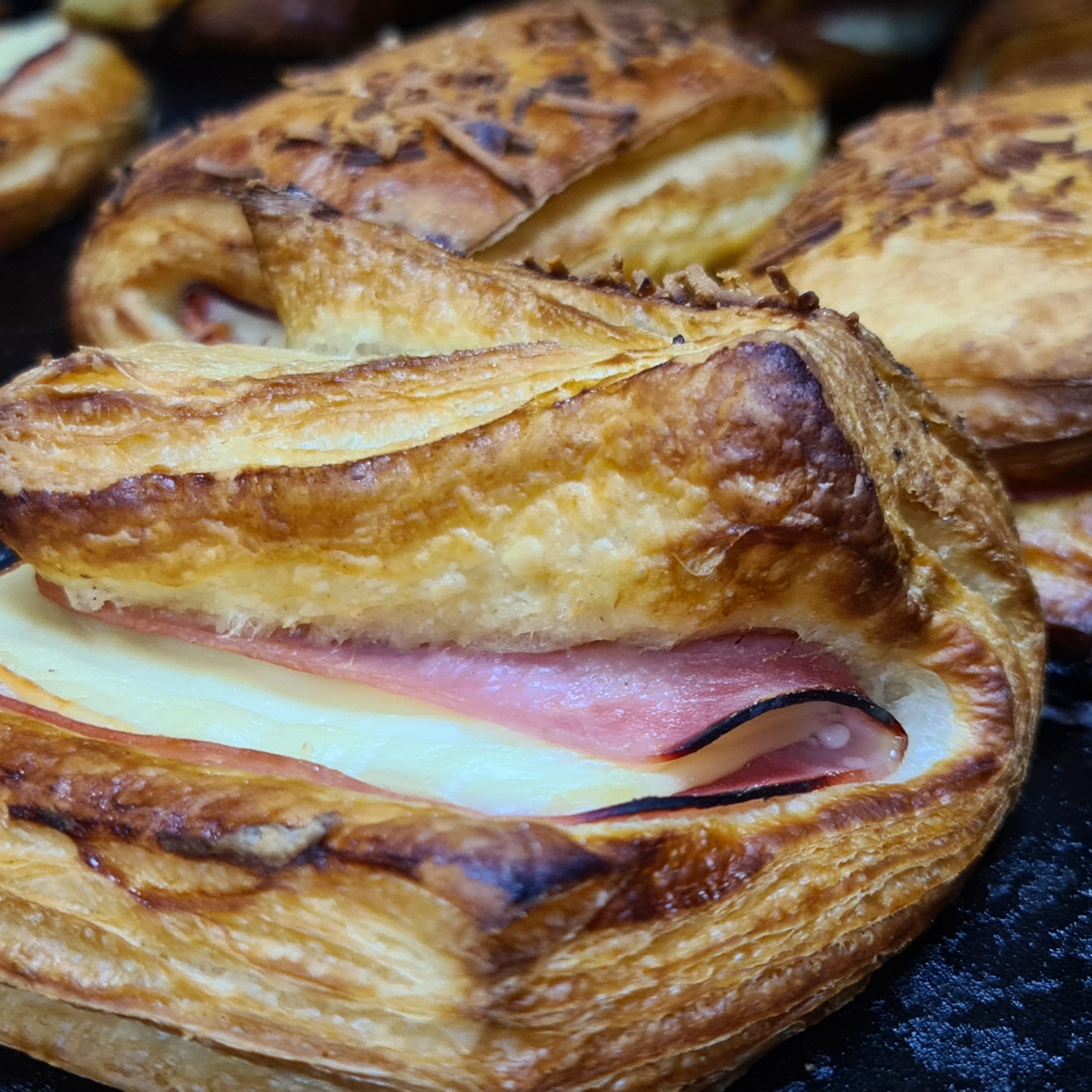 Comprar pieza salada en Zaragoza - Napolitana de Jamón York y Queso - Horno de Repostería Ismael