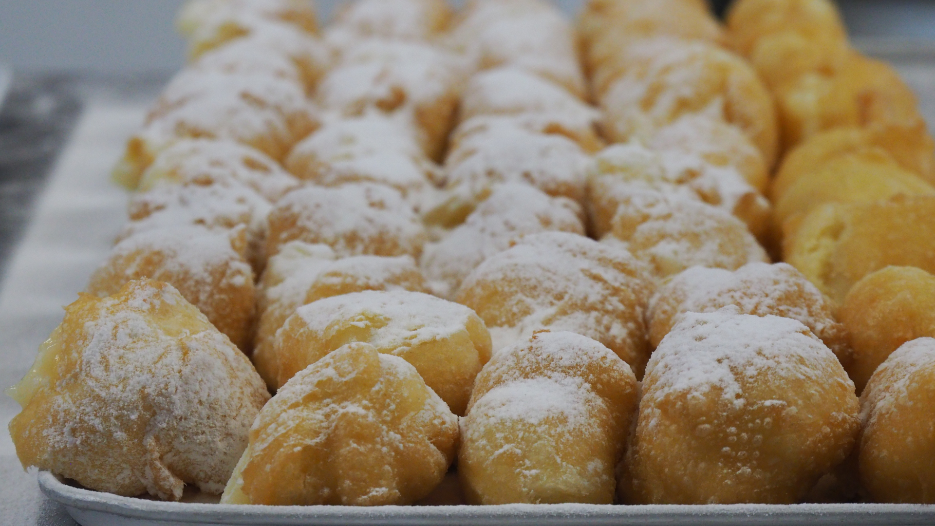 Comprar buñuelos de viento - Festividad de Todos los Santos - Horno de Repostería Ismael - Tu pastelería de confianza en Zaragoza