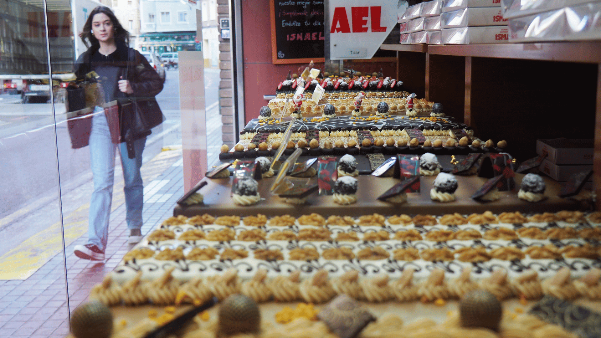 Feliz Navidad 2023 desde Horno de Repostería Ismael - Tu pastelería de confianza en Zaragoza
